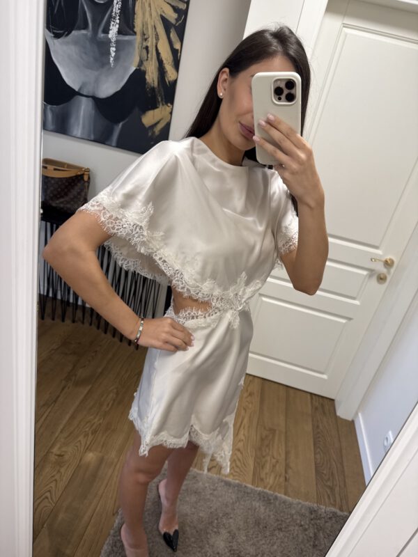 Suknelė su gipiūru