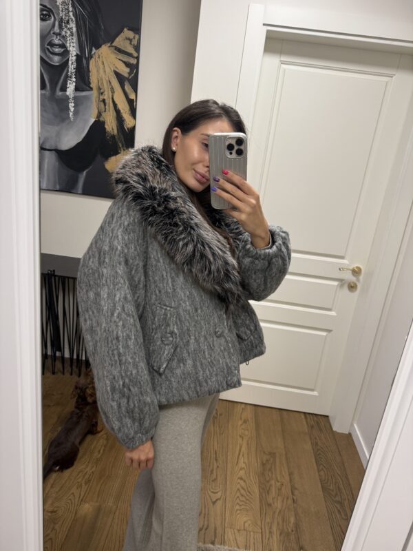 Pilkas paltukas su lanos vilna